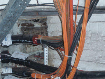 Пример установки герметичной кабельной проходки в тоннеле метро